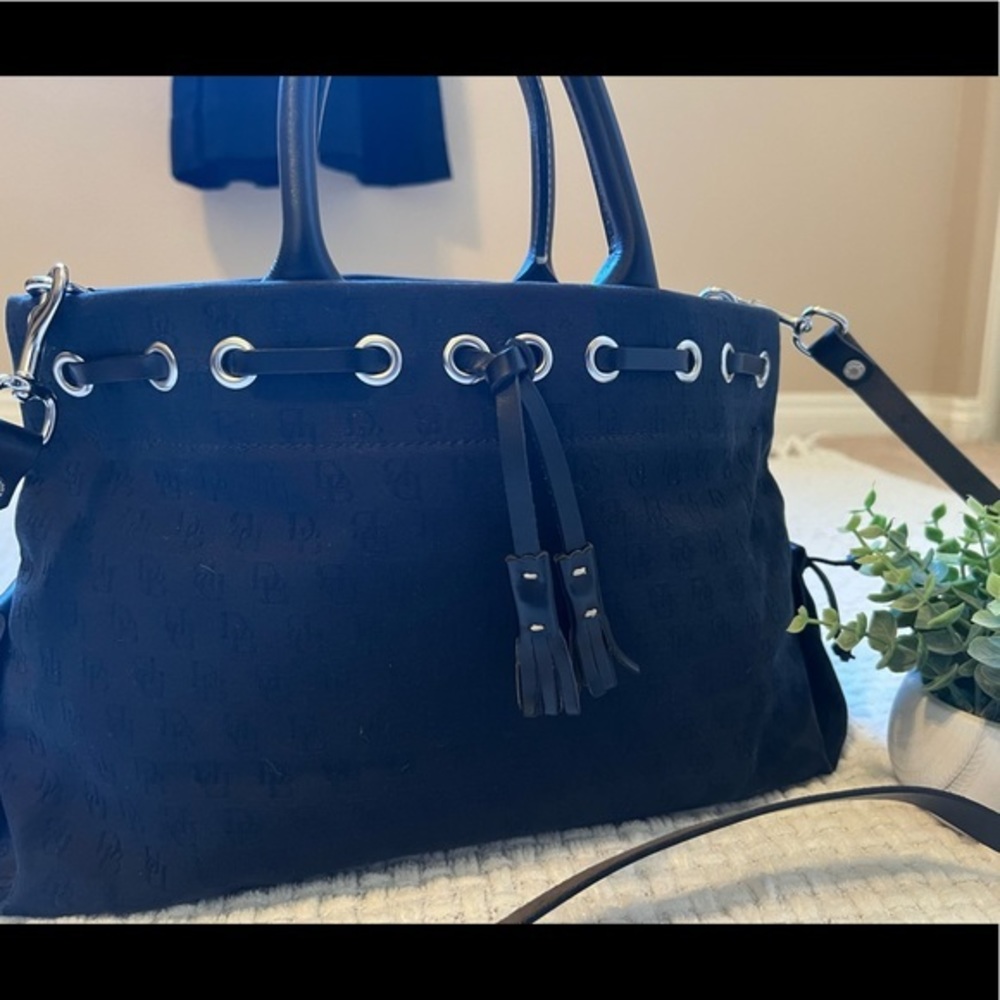 Vintage Dooney & Bourke Signature Black handbag with Leather Straps